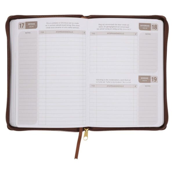 2026 Angus Buchan Dagboek - Dagbeplanner - Staan Vas in Julle Geloof - Kunsleer met Rits - Image 6