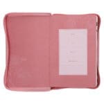 NLV Pienk Blomme Kunsleer Standaard Bybel Met Ritssluiter en Duimgrepe - Image 40