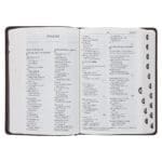 NLV Donkerbruin en Oranje Kunsleer Standaard Bybel Met Duimgrepe - Image 17